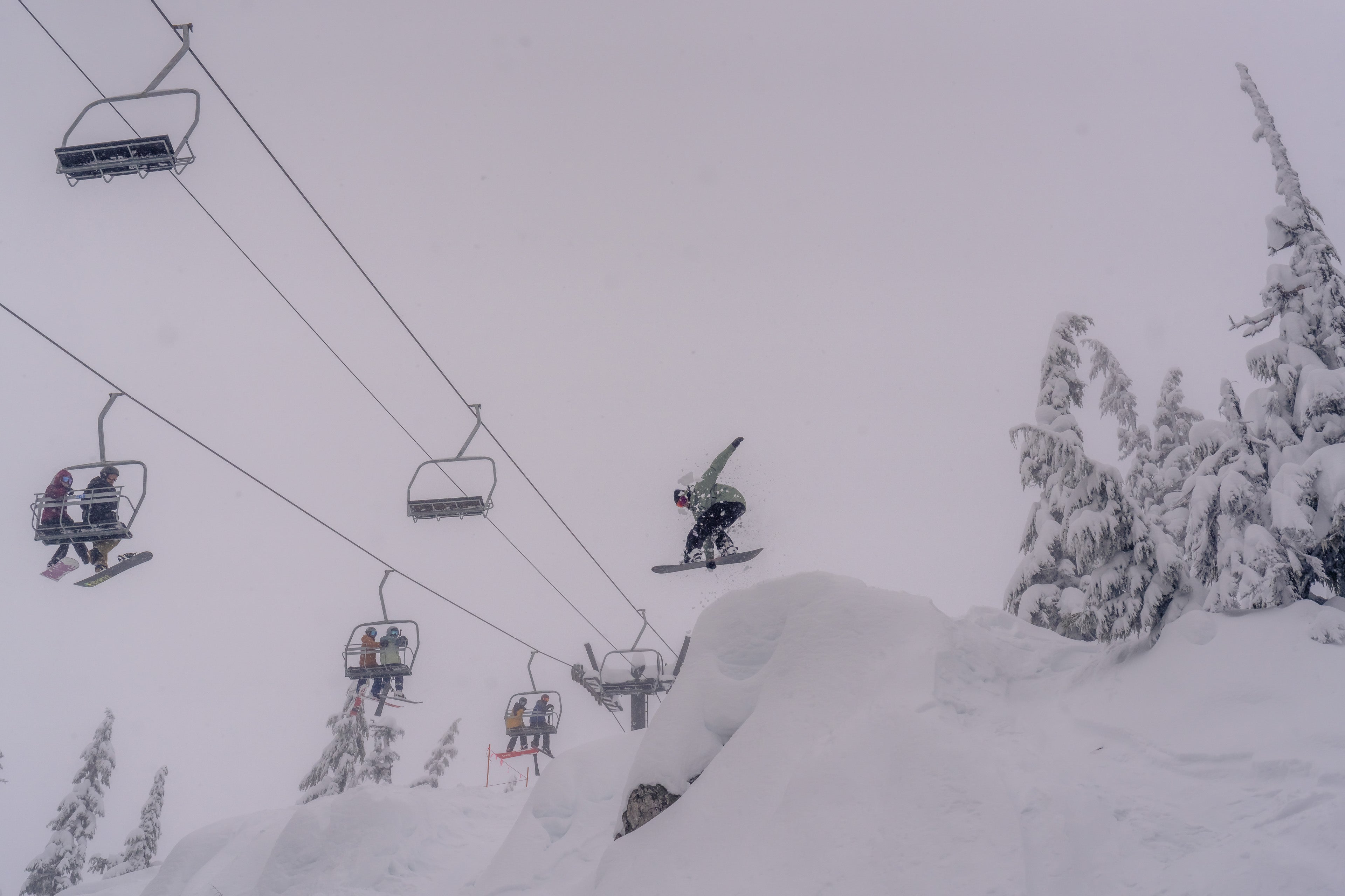 Season Kin Snowboard | Black | Season Eqpt. | The best twin