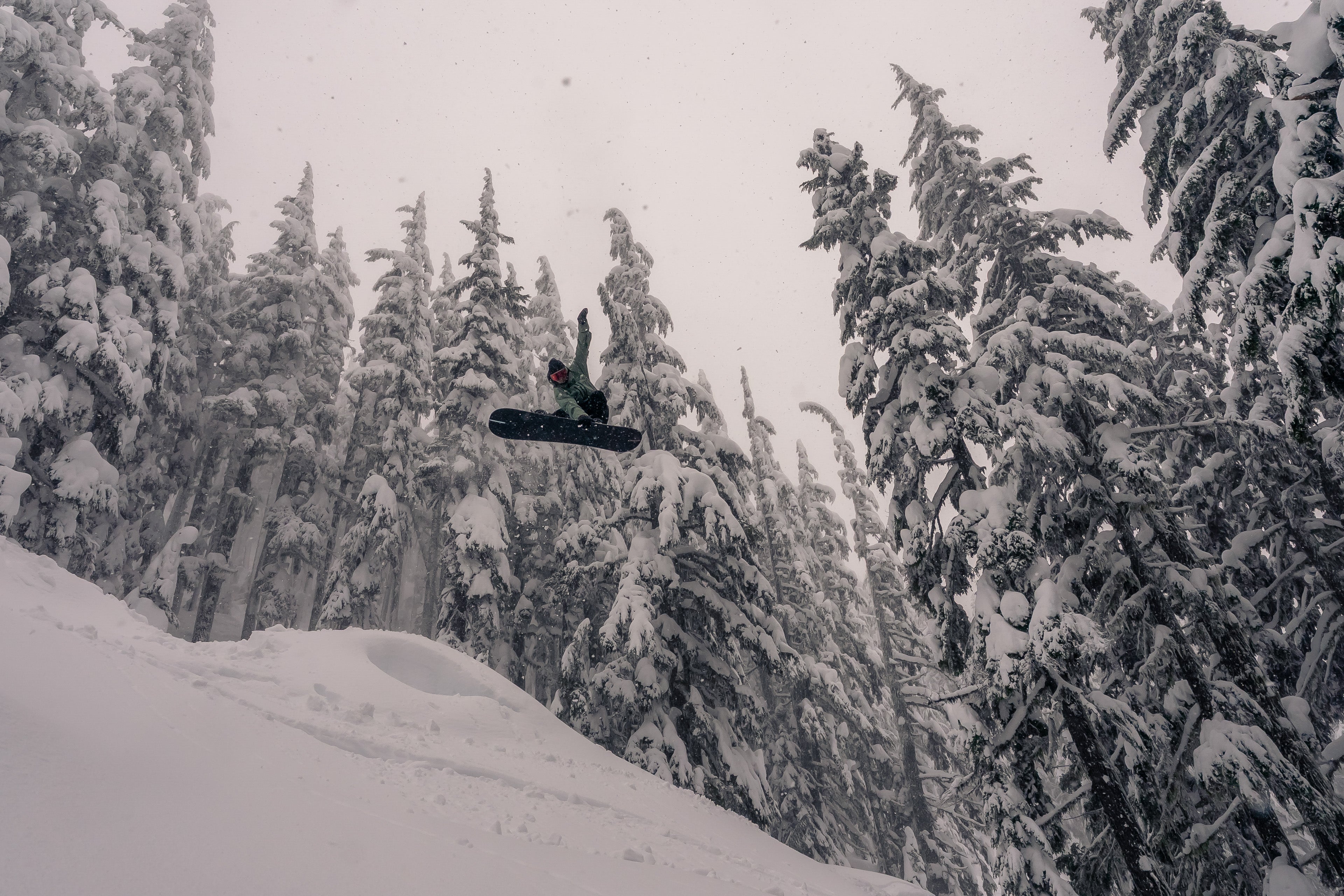 Season Kin Snowboard | Black | Season Eqpt. | The best twin