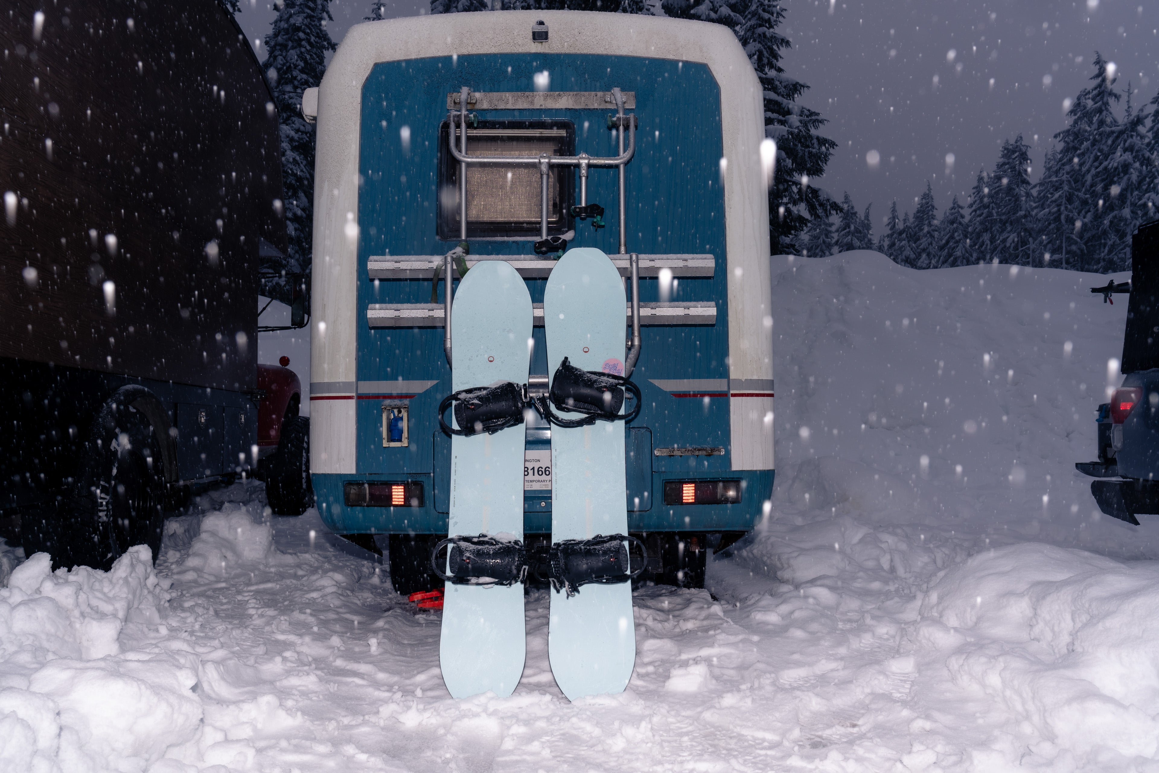 Season Kin Snowboard | Black | Season Eqpt. | The best twin
